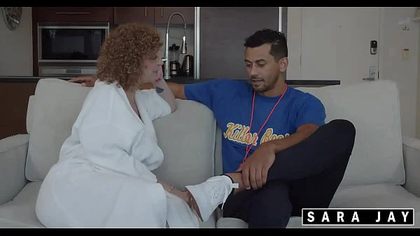 Bouncy Ass MILF! Sara Jay Gets On Alex Jones & Fucks Him Hard!