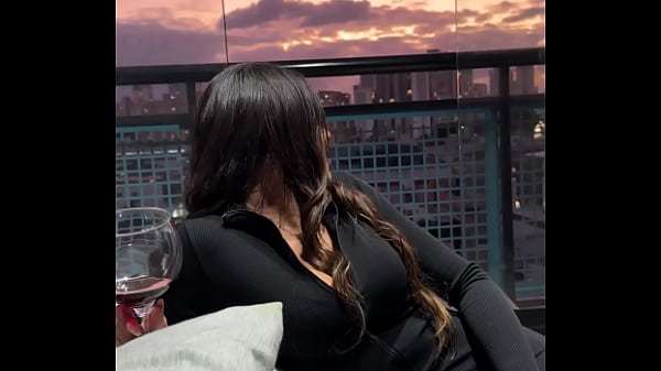 Comi gostoso a casadinha safada e muito gostosa, mulher do meu chefe! Fui na casa do meu chefe chegando lá a esposa gostosa, ficou doida pelo meu pau. Fudemos muito.