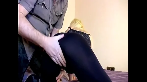 Fellation Alexa prend la grosse queue de Terry dans sa bouche