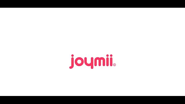 Glamor Miela is playing with love beads