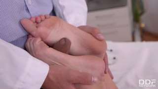 XXX toe sucking and footjob fetish video with blonde bombshell Sienna Day