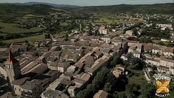 Alice, sublime coquine, bouffe les chattes de ses potes