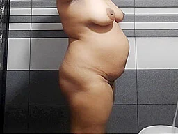 Aunty Bathing And Sexy Boobs Show