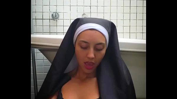 freira da buceta grande apertada goza com vibrador monstro