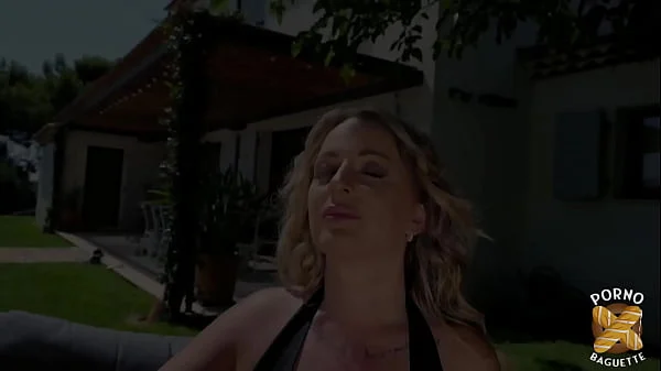 Giulia, sublime blonde, ne jure que par la baise anale !