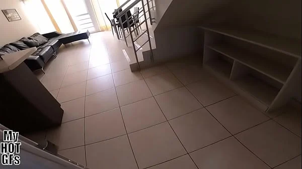 Tiktoker va a la casa de su novio y termina follando con él en vivo.