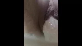 ОГРОМНОЕ дилдо РАСТЯГИВАЕТ мокрую пизду