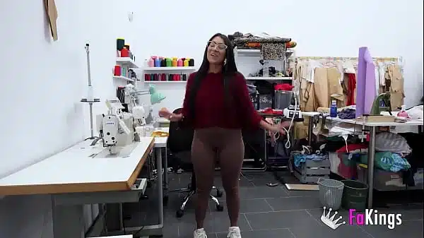 Lara, student :))) I pay the lessons doing what I like… Fuck well rich!