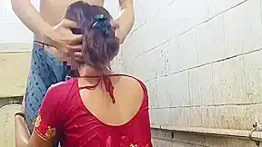 Bathroom Me Khubsurat Bhabi Ko Chote Devar Ne Choda