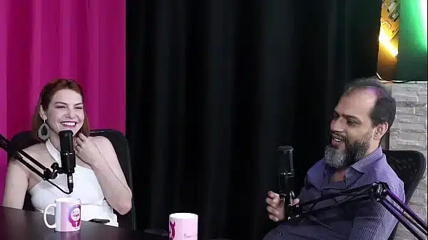 O fetiche estranho de um cliente era bater na bunda, e acha complicado fazer o ballbusting, e a proposta pro liberal… – Reh Queen & Kstro (SHEER/RED)