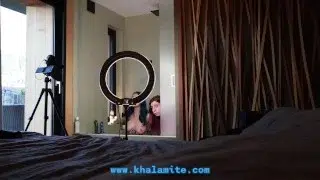 Le voisin nous surprend puis nous prend!! (VLOG #2 – Threesome Français avec Norage)