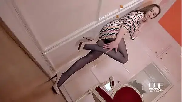 You Bet She’s Wet – Our New Face’s Foot Fetish Solo Show