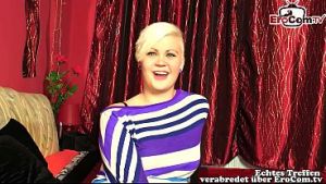 Kurzhaarige deutsche Blondine macht ihr erstes Sex Casting