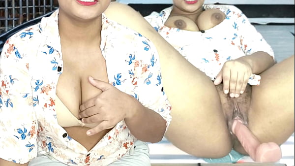 Big ass hot girl Urfi piss squirting with sex machine in hindi audio