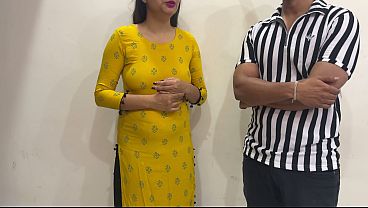 Cylinder De Do Bhaiya Pls- Indian Neighbour’s Hot Wife Fucked Exchange of Cylinder, Got Cum on Hairy Pussy