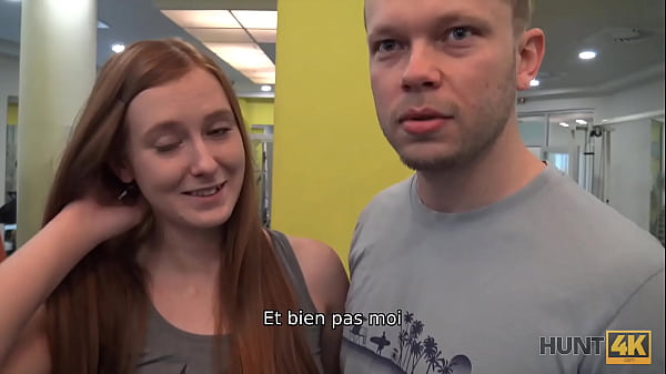 HUNT4K. Dans un gymnase vide, un chasseur paie de l’argent pour un cocu avide et empale sa copine