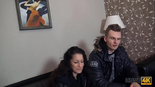 HUNT4K. Un mec accepte de l’argent d’un chasseur qui voulait baiser sa petite amie