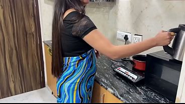 Kitchen me khana banate hue bhabhi ko lapeta hindi audio