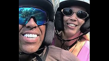 loira milf de são Paulo em Copacabana totalmente sem dinheiro pede moto Uber , e fala depois que está na moto que não tem dinheiro olha até final o que deu essa viagem.