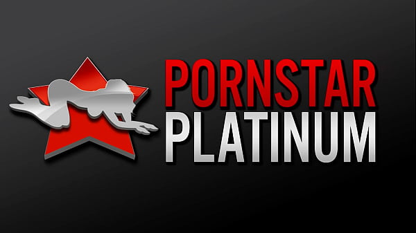 Stacked Babe Angelina Valentine Inserts Some Stuffs Deep In Her Holes!