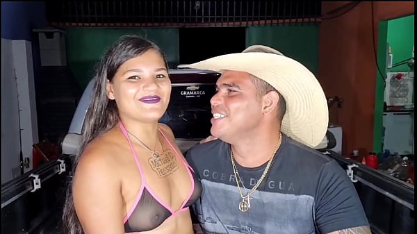 Ester Tigresa fode gostoso com seguidor, e o esposo safado participa e goza no rosto dela