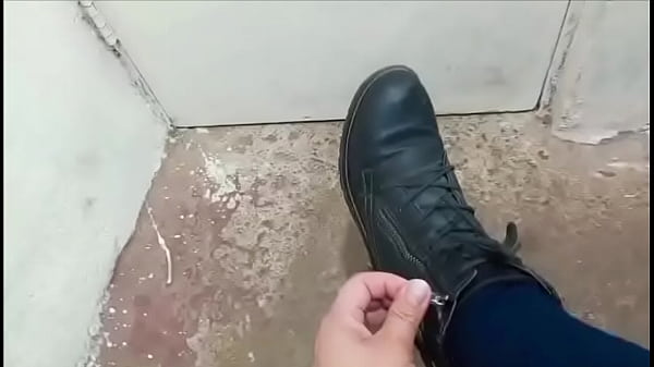Los pies de mi compañera de trabajo