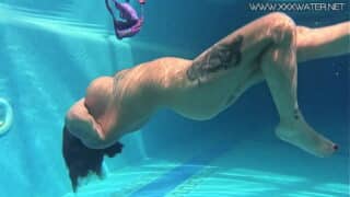 Canadian hottest milf Heidi Van Horny pleasures herself