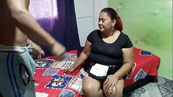 Ayudo a esta madura a relajarse con un delicioso masaje erotico