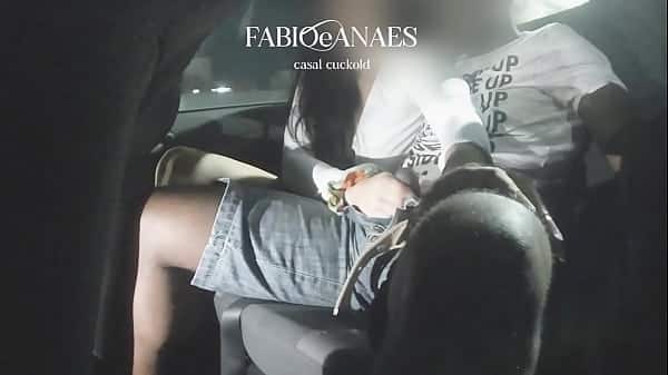 Comedor dotado com na esposa dentro do carro enquanto o marido guia até o motel (Teaser)