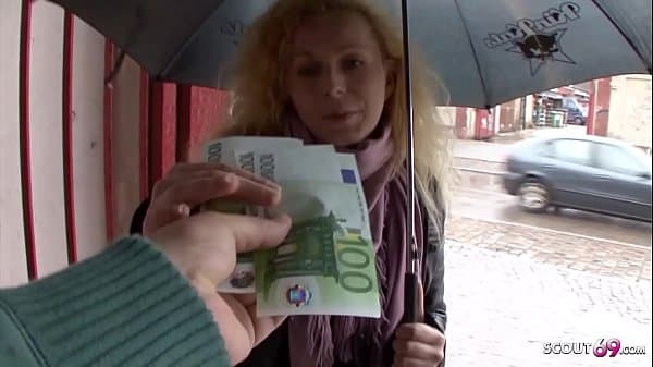 Echtes spontanes Porno Casting für Taschengeld mit blonder Dauerwellen Maus – German Amateur