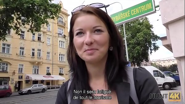 HUNT4K. Cocu ennuyeux est payé pour regarder comment son amie devient salope