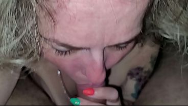 I love to suck my friends dick till he cums in my mouth. Ik hou ervan om mijn vriend te zuigen pijpen tot hij komt in mijn mond.