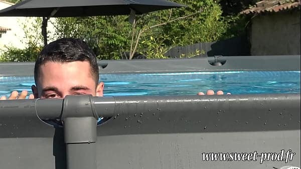 une milf francaise blonde de se fait prendre le cul par un jeune de 18 ans dans son jardin