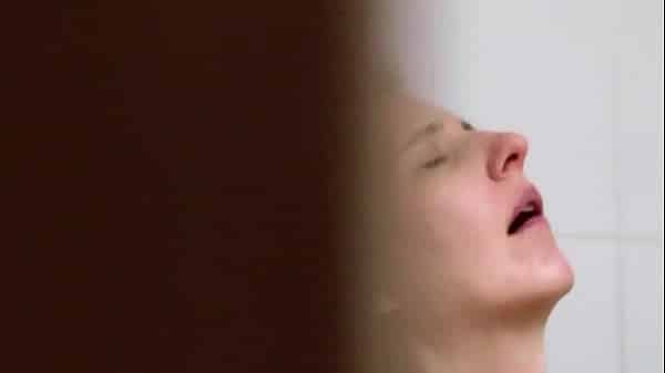 Voyeuring – girl in the bath