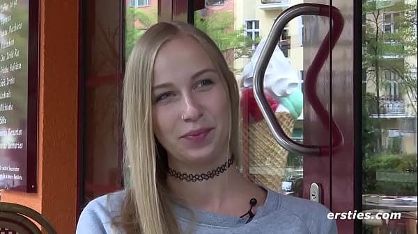 Ersties – Sprachkorrespondentin Sirena hat auf ihren Reisen immer ein Spielzeug dabei