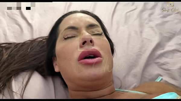 Esposa diz para um negão comer só o cuzinho dela para o marido comer a buceta – A bunda da hotwife é tão grande que o pau do marido não chega ela precisa de rola gigante XVIDEOS
