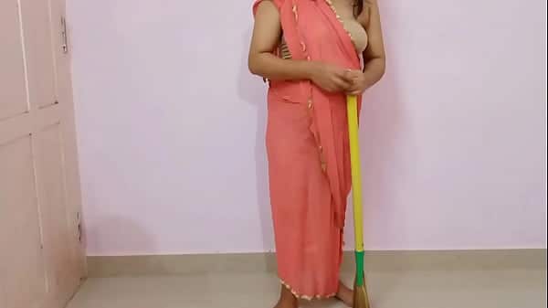 Fuck The maid who cleans the broom in the house – in clear Hindi voice