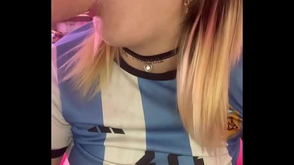Gana la selección y yo lo festejo tocándome solita