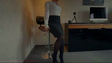hot office slut gets 3 cumshots in her nylon pantyhose – watch her getting dirty, business-bitch