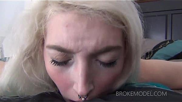 Kinky Emo Girl Get’s Her Pussy Filled Up With Cum!