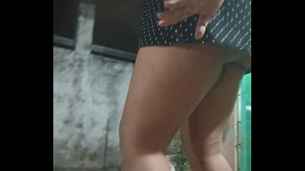 Mi esposo me graba en el callejón