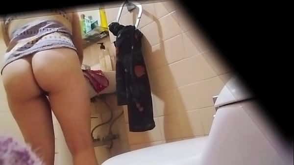 Mi madrastra argentina orinando pissing coño abierto