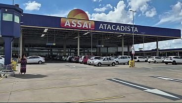 Tudo aconteceu no estacionamento do supermercado após eu ir fazer compras