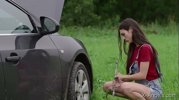 X-Angels.com – Arwen Gold – Lucky Hiker