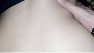 Xxx hijastra timida le gusta follar rico en la cama cumshot